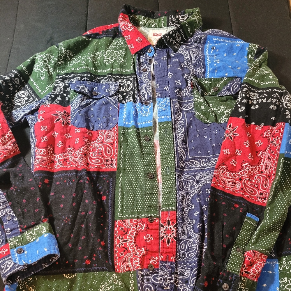 Men Button Down Levi's Shirt